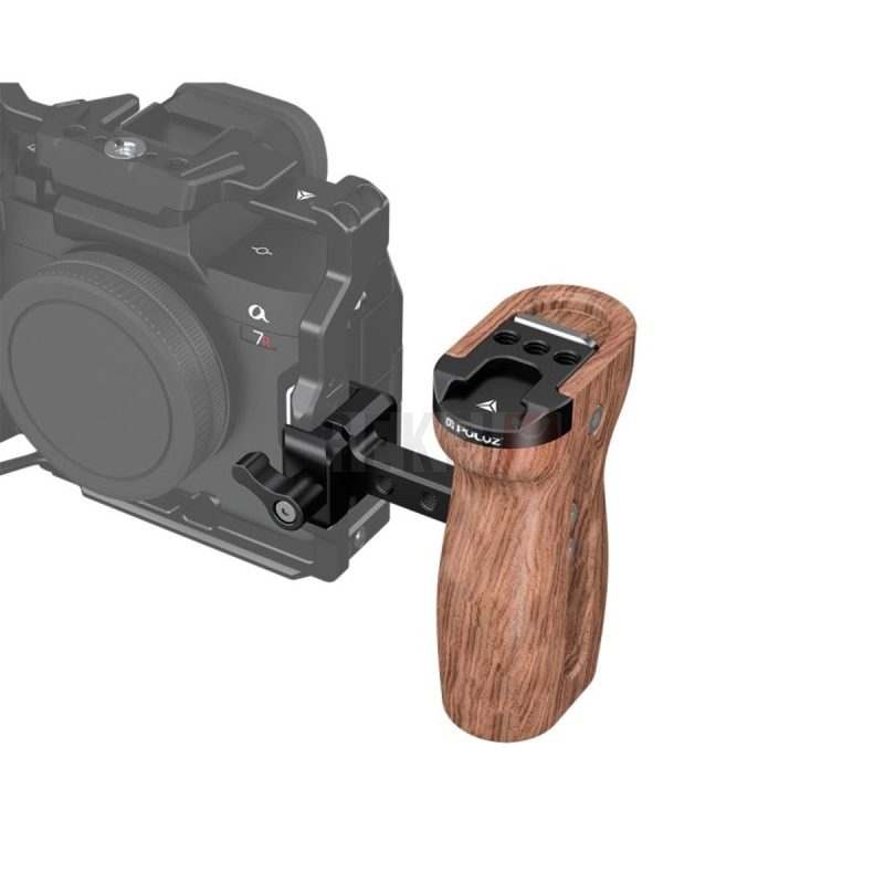 Poignee laterale universelle PULUZ PU3216 en bois avec griffe cold shoe montee sur une cage camera